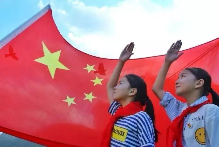 江苏海安:大学生手绘墙画扮靓乡村